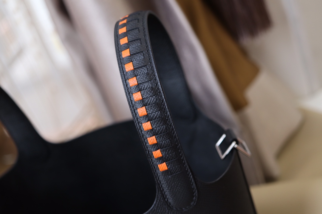 에르메스 피코탄18 레더 트레사쥬 블랙 앱송